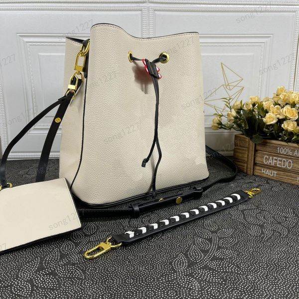 2021new 56 messenger bag 889 postman shoulder bucket bags sattractive accessories spring fashion show functional and practical one-shoulder
2021new 56 messenger bag 889 postman shoulder bucket bags sattractive accessories spring fashion show functional and practical one-shoulder