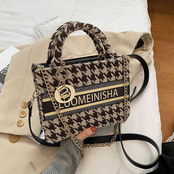 2022 latest models handbag wholesale female korean qianniaoge portable tote red lady chain
2022 latest models handbag wholesale female korean qianniaoge portable tote red lady chain