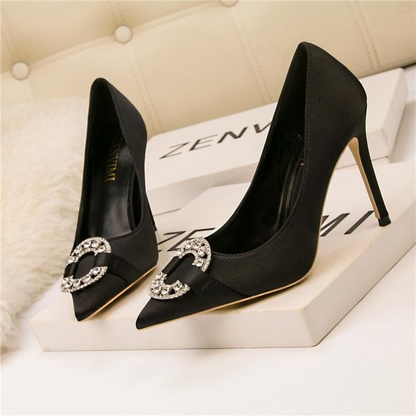 2020 woman 10cm high heel stiletto scarpins classic crystal satin pumps female silk wedding red bridal valentine party shoe, Black
2020 woman 10cm high heel stiletto scarpins classic crystal satin pumps female silk wedding red bridal valentine party shoe, Black