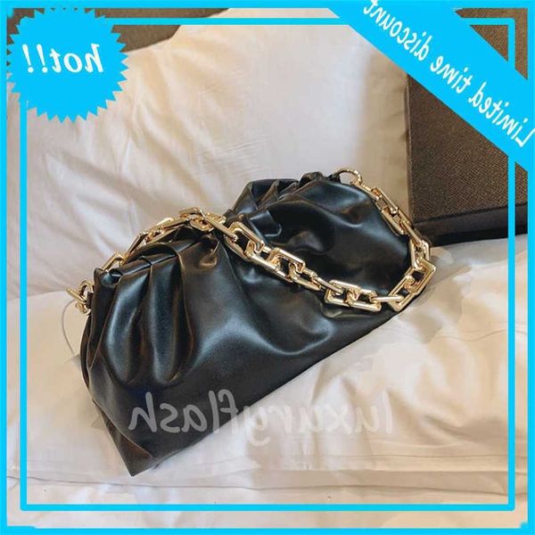 31cm designers luxurys women handbags clouds shoulder crossbody bags fashion thick golden chain european ladies style wholesale
31cm designers luxurys women handbags clouds shoulder crossbody bags fashion thick golden chain european ladies style wholesale