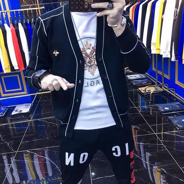 2021 new high-quality men's winter embroidered bees knit casual sweater fashion brand cardigan1, White;black
2021 new high-quality men's winter embroidered bees knit casual sweater fashion brand cardigan1, White;black