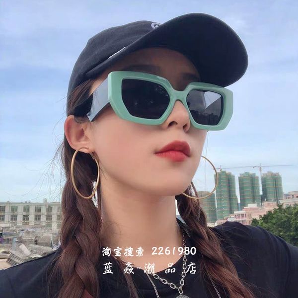 g family's thick women's fashion street snetwork red sunglasses hip hop small frame glasses man, White;black
g family's thick women's fashion street snetwork red sunglasses hip hop small frame glasses man, White;black