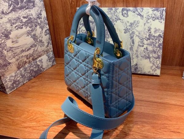 2021 handbag portable women luxury new shoulder purse designer black bag classic messenger bags fashion mini bag bags k05 dvknh, Red;black
2021 handbag portable women luxury new shoulder purse designer black bag classic messenger bags fashion mini bag bags k05 dvknh, Red;black