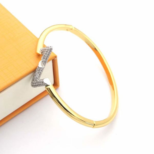 europe america fashion style men lady women titanium steel engraved v initials setting diamond volt bangle bracelet gold color, Black
europe america fashion style men lady women titanium steel engraved v initials setting diamond volt bangle bracelet gold color, Black