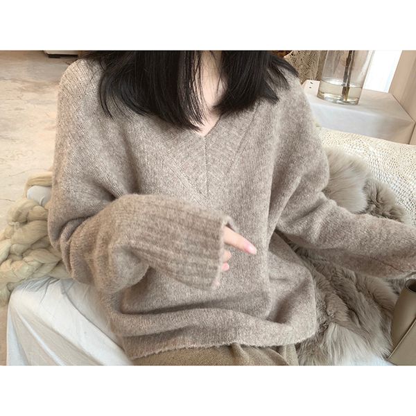 thick berry red to v collared cowhed sweater, White;black