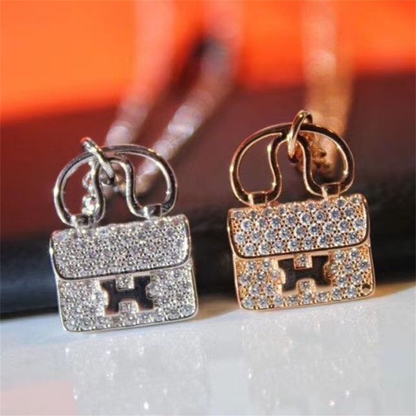 h-shaped bag necklace sterling silver plated 0.5 mi gold brilliant diamonds inlaid handbag pendant clavicle chain jewel luxury_58gc
h-shaped bag necklace sterling silver plated 0.5 mi gold brilliant diamonds inlaid handbag pendant clavicle chain jewel luxury_58gc