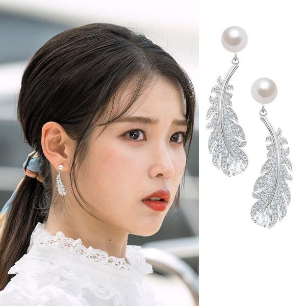 2020 contracted exquisite crystal style women earrings pearl long metal feathers modelling design drop earrings new, Silver
2020 contracted exquisite crystal style women earrings pearl long metal feathers modelling design drop earrings new, Silver