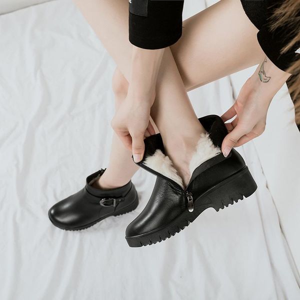 boots 2021 winter ladies large size 35-43 leather fur all-in-one snow flat bottom short tube round head plus velvet women's, Black
boots 2021 winter ladies large size 35-43 leather fur all-in-one snow flat bottom short tube round head plus velvet women's, Black