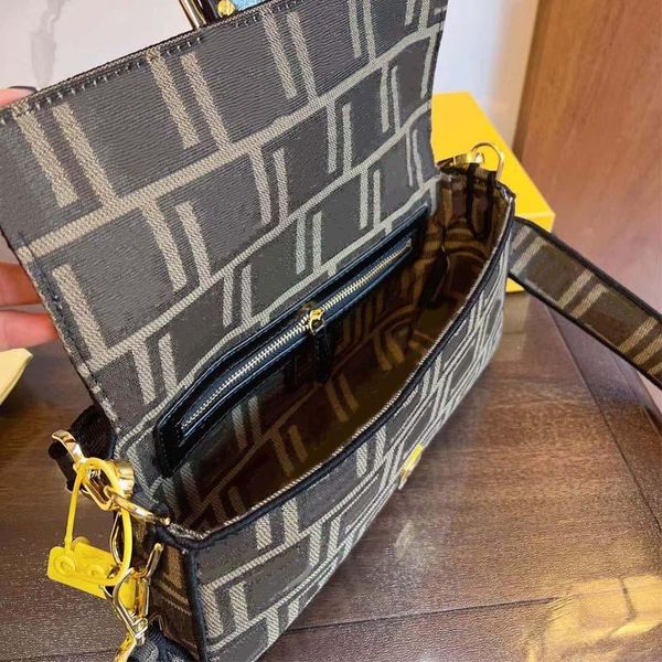 crossbody bag luxurys designers handbags fashion travel bag hardware envelope flap letter embroidery women postman retro messenger canvas 01, Black;red
crossbody bag luxurys designers handbags fashion travel bag hardware envelope flap letter embroidery women postman retro messenger canvas 01, Black;red