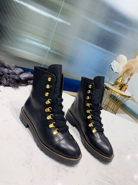 designer womens boots luxury black golden chain decoration leather lace-up round head low heel with box size 35-40
designer womens boots luxury black golden chain decoration leather lace-up round head low heel with box size 35-40