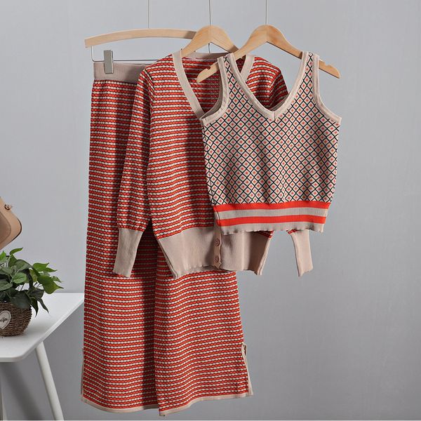 2021 new spring women's tracksuit 3 pieces set long sleeve women cardigan sweater+ knitted tank + wide leg pant suits l58w, White;black
2021 new spring women's tracksuit 3 pieces set long sleeve women cardigan sweater+ knitted tank + wide leg pant suits l58w, White;black