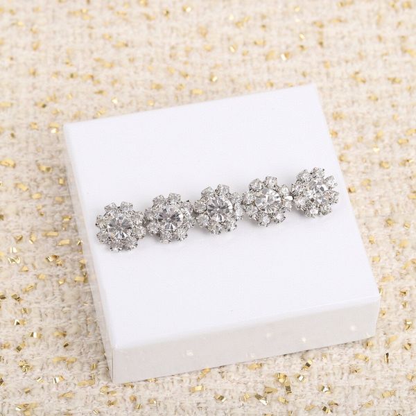 2020 explosion brooch can be used as a hairpin brooch, which is very design-oriented, and can be clipped to make hair styles, Gray
2020 explosion brooch can be used as a hairpin brooch, which is very design-oriented, and can be clipped to make hair styles, Gray