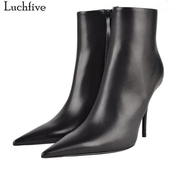 high guality runway ankle boots women black red white genuine leather short boots pointed toe side zipper high heel botas female1
high guality runway ankle boots women black red white genuine leather short boots pointed toe side zipper high heel botas female1