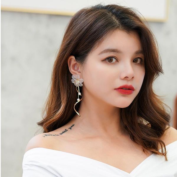 xinwei temperament wild earrings for women personality simple acrylic white flower earrings jewelry gift, Silver
xinwei temperament wild earrings for women personality simple acrylic white flower earrings jewelry gift, Silver