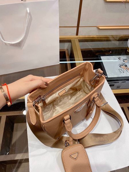 handbag women handbags crossbody bag fashion style for charming girls selling good and popular styles
handbag women handbags crossbody bag fashion style for charming girls selling good and popular styles