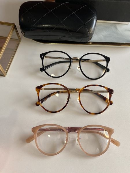2021 new classic fashion small round frame temperament trendy glasses 2133 ladies' glasses the same size for men and women 53*21*140cm
2021 new classic fashion small round frame temperament trendy glasses 2133 ladies' glasses the same size for men and women 53*21*140cm