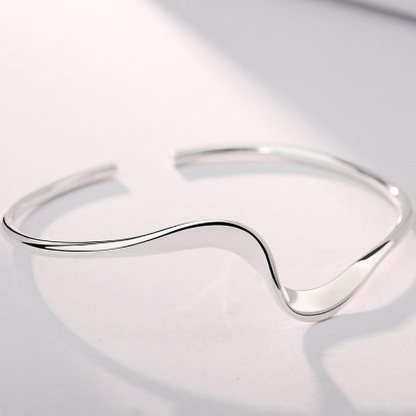 2020 new simple mobius wave opening bracelet for women fashion silver plated female jewelry birthday party gifts, Black
2020 new simple mobius wave opening bracelet for women fashion silver plated female jewelry birthday party gifts, Black