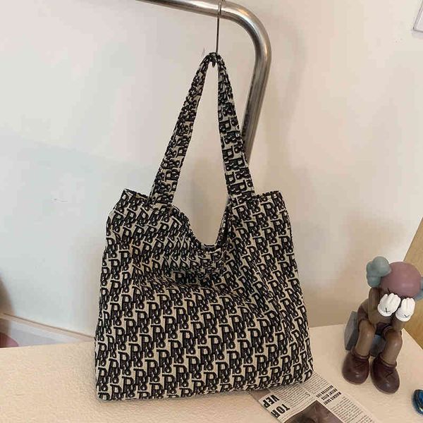 2022 latest handbag factory store on female autumn large capacity leisure letter pattern portable single back women's, Black;red
2022 latest handbag factory store on female autumn large capacity leisure letter pattern portable single back women's, Black;red