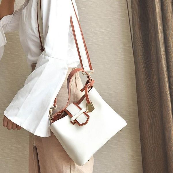 bucket bag женских сумки 2020 нового цвета соответствие корейского стиль простой сумки женщины маленького плеча
bucket bag женских сумки 2020 нового цвета соответствие корейского стиль простой сумки женщины маленького плеча