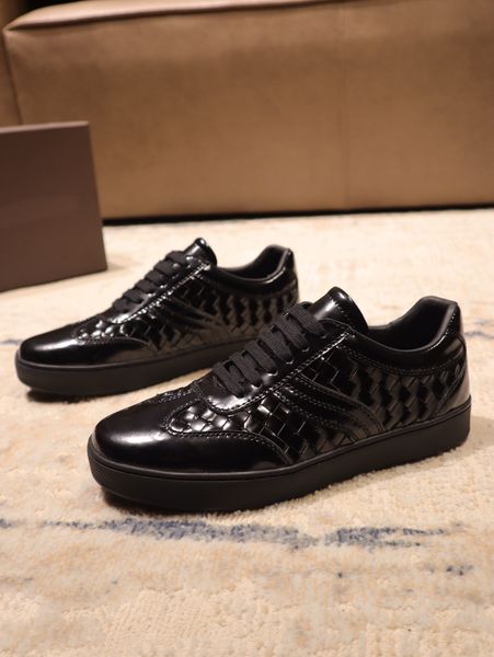 2021 male breathable casual knitted shoes men's brand designer genuine leather trainer sports sneakers size 38-45, Red;white
2021 male breathable casual knitted shoes men's brand designer genuine leather trainer sports sneakers size 38-45, Red;white