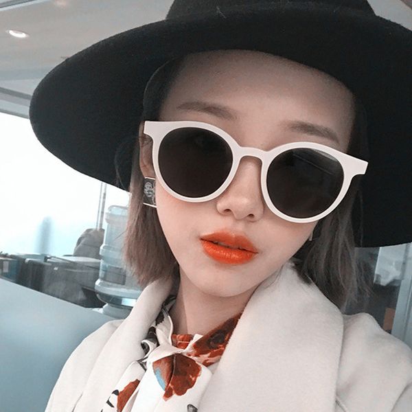 tea retro round frame women sunglasses milk color protection eye small sun glasses ladies shopping sunglass uv400 
tea retro round frame women sunglasses milk color protection eye small sun glasses ladies shopping sunglass uv400
