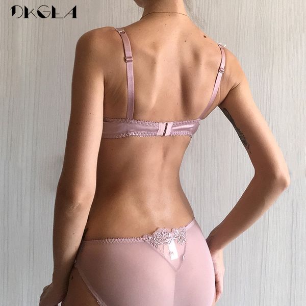 new fashion embroidery lingerie women bras c d cup plus size underwear set black transparent bra and panties sets lace y200415, Red;black
new fashion embroidery lingerie women bras c d cup plus size underwear set black transparent bra and panties sets lace y200415, Red;black