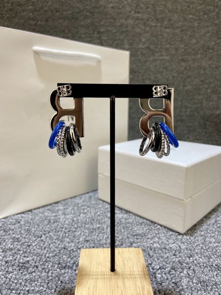 2020 new b-shaped love earrings are simple, generous, fashionable, temperamental and trendy, Golden;silver
2020 new b-shaped love earrings are simple, generous, fashionable, temperamental and trendy, Golden;silver