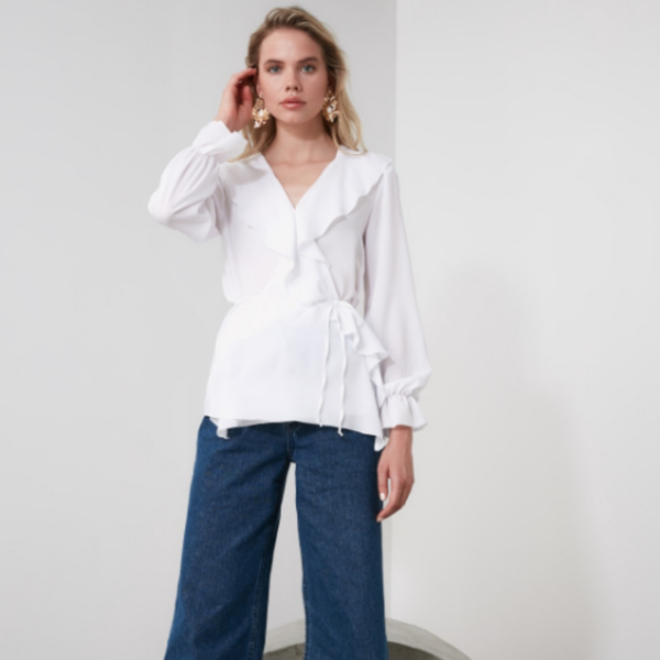 2021 spring new women white collar frilly waist belted sleeves gathered blouse office wear stylish fashion
2021 spring new women white collar frilly waist belted sleeves gathered blouse office wear stylish fashion