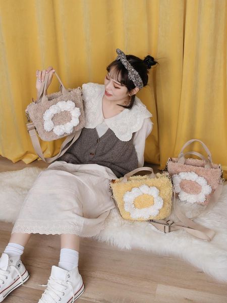 cross body tri-color patch daisy plush bag female japanese winter fresh shoulder lamb fur student girl messenger
cross body tri-color patch daisy plush bag female japanese winter fresh shoulder lamb fur student girl messenger