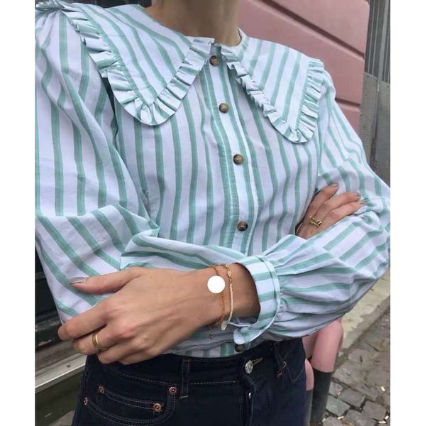 literature and art lapel shirt nordic big petal collar ruffle bubble sleeve bottom cardigan, White
literature and art lapel shirt nordic big petal collar ruffle bubble sleeve bottom cardigan, White