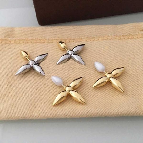 1:1 luxury girls ear stud decoration good quality women earings fashion jewelry 2021 gold and silver color earring accessories 220210, Golden;silver
1:1 luxury girls ear stud decoration good quality women earings fashion jewelry 2021 gold and silver color earring accessories 220210, Golden;silver