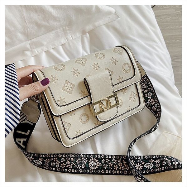 fashionable embossed old flower women's bag single shoulder fashionfu diao bao crossbody good quality color contrast fashion simple bag
fashionable embossed old flower women's bag single shoulder fashionfu diao bao crossbody good quality color contrast fashion simple bag