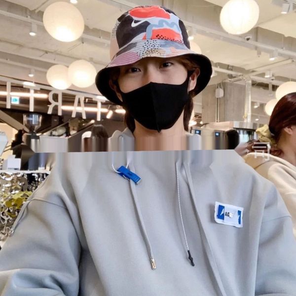 5d2j0 hoodie ader collar asymmetric fashion brand hooded to easy sweater close qianxi same men's and women's coat coat new hoodiel, Black
5d2j0 hoodie ader collar asymmetric fashion brand hooded to easy sweater close qianxi same men's and women's coat coat new hoodiel, Black