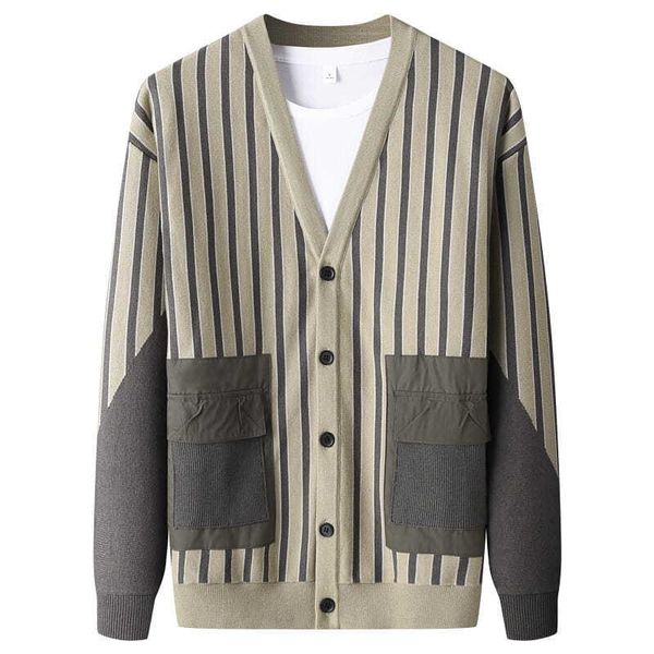 men's sweaters sweater 2021 autumn knitted cardigan v-neck thin retro coat outer stripe contrast color trend personality, White;black
men's sweaters sweater 2021 autumn knitted cardigan v-neck thin retro coat outer stripe contrast color trend personality, White;black