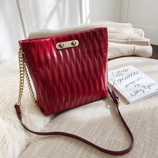 2020 new arrival botteven flap pu shoulder bags polyester single fashion women solid zipper soft versatile handbags
2020 new arrival botteven flap pu shoulder bags polyester single fashion women solid zipper soft versatile handbags
