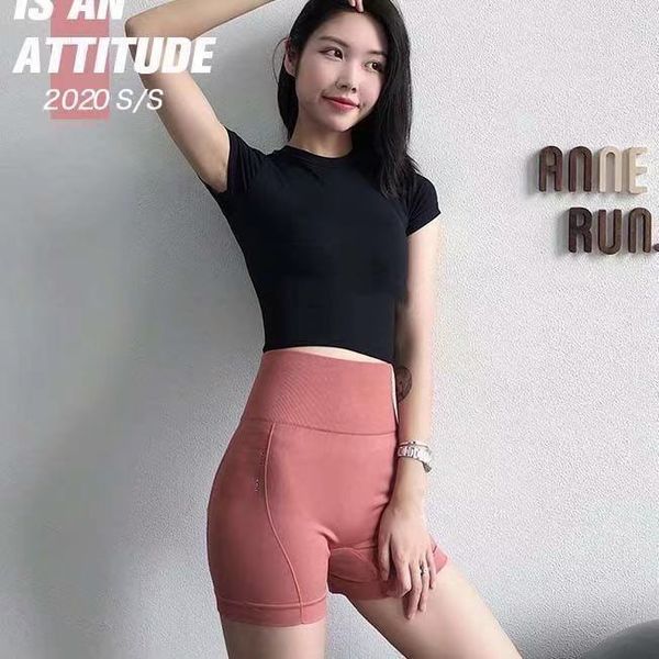 2021 new yoga sports tights women's high waist elastic peach hip lifting abdominal pants running fitness shorts
2021 new yoga sports tights women's high waist elastic peach hip lifting abdominal pants running fitness shorts