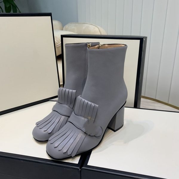 the new shoes for 2021 are boots designed by luxury designers for women, and stylish heels with letters come in various sizes q, Black
the new shoes for 2021 are boots designed by luxury designers for women, and stylish heels with letters come in various sizes q, Black
