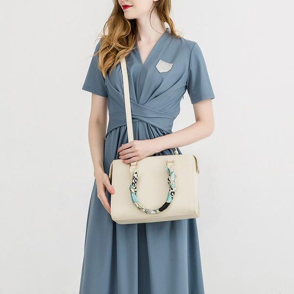 luxury women's fashion handbags and trend casual large capacity shoulder and messenger women's handbag 2020 autumn new lady tote
luxury women's fashion handbags and trend casual large capacity shoulder and messenger women's handbag 2020 autumn new lady tote