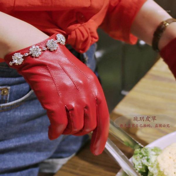 rhinestone leather gloves ladies short drilling sheepskin gloves refers to the fall and winter red and black1, Blue;gray
rhinestone leather gloves ladies short drilling sheepskin gloves refers to the fall and winter red and black1, Blue;gray