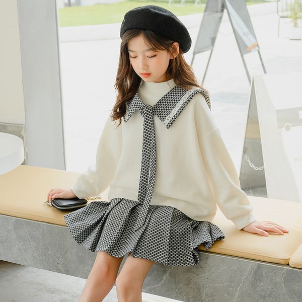 2020 autumn and winter new girls' long sleeves, velvet lapel sweaterwith pleated skirt 2 pieces.x1019, White
2020 autumn and winter new girls' long sleeves, velvet lapel sweaterwith pleated skirt 2 pieces.x1019, White