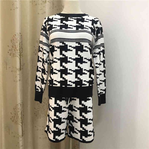 2022 factory wholesale new home d fashion large check round neck pullover long sleeve + shorts sweater suit female sweater, Gray
2022 factory wholesale new home d fashion large check round neck pullover long sleeve + shorts sweater suit female sweater, Gray