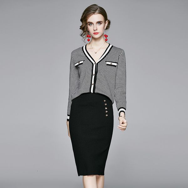 2021 new autumn 2 piece women casual outfit knitted skirt suit clothing set long sleeve plaid sweater and midi knit skirts xs9z, Black;gray
2021 new autumn 2 piece women casual outfit knitted skirt suit clothing set long sleeve plaid sweater and midi knit skirts xs9z, Black;gray
