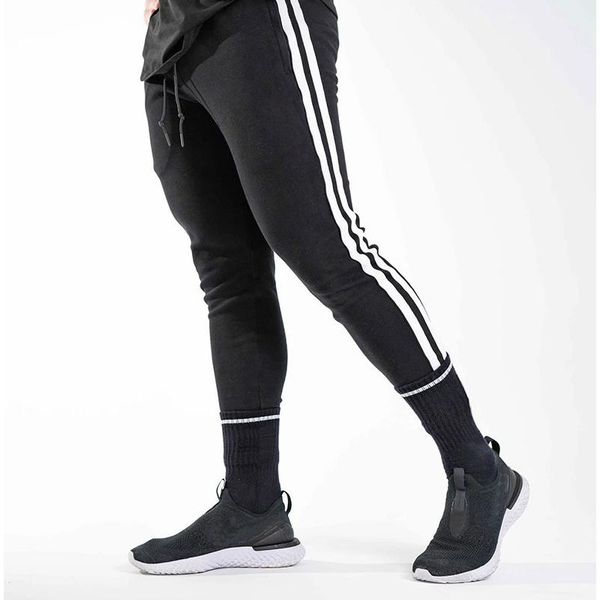 2020 new male bodybuilding joggers quick-drying pants men's casual pants fitness running sports trousers slim feet, Black;blue
2020 new male bodybuilding joggers quick-drying pants men's casual pants fitness running sports trousers slim feet, Black;blue