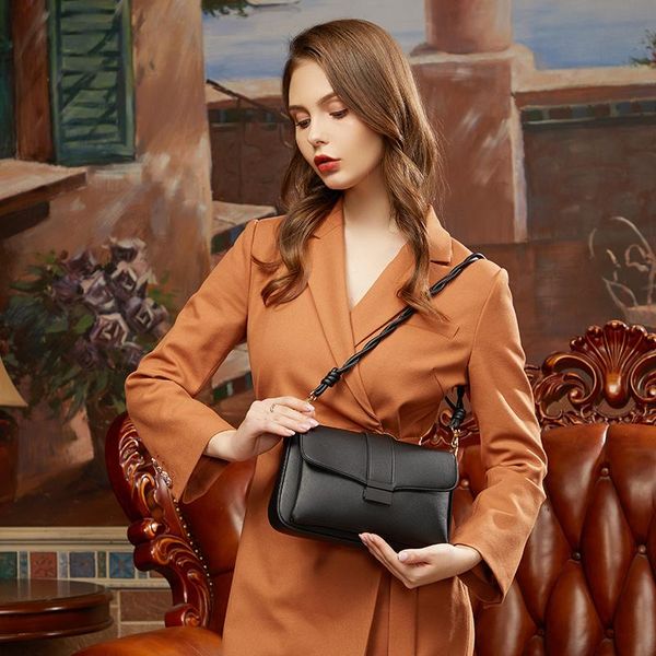 solid leather woven shoulder strap women's shoulder messenger bag luxury designer handbag sac purses and handbags
solid leather woven shoulder strap women's shoulder messenger bag luxury designer handbag sac purses and handbags