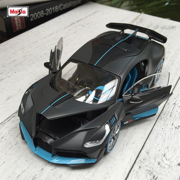 maisto 1:24 bugatti divo roadster simulation alloy car model collection gift toy
maisto 1:24 bugatti divo roadster simulation alloy car model collection gift toy