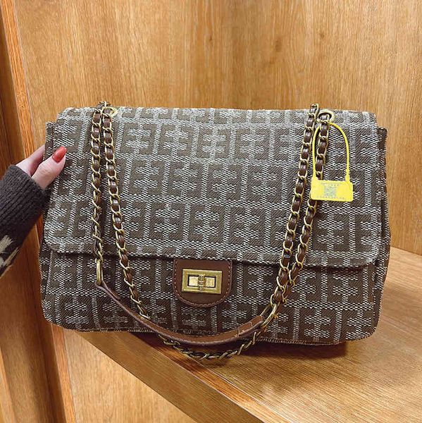 2022 factory wholesale fashionable texture chain versatile one shoulder messenger bag 021 women's fashionable autumn and winter commute
2022 factory wholesale fashionable texture chain versatile one shoulder messenger bag 021 women's fashionable autumn and winter commute