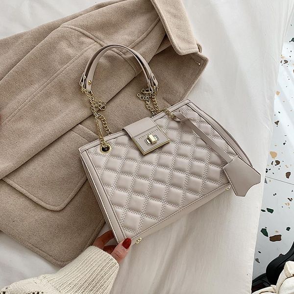 shoulder bags 2021 winter female bag fashion casual messenger lady chain rhombus solid color pu
shoulder bags 2021 winter female bag fashion casual messenger lady chain rhombus solid color pu