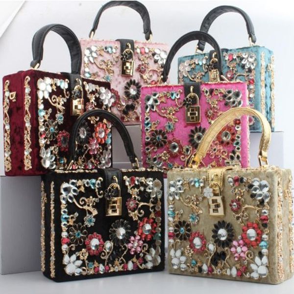 2020 winter new luxury box retro women bag female embroidery shoulder bag velour diamonds messenger flower handbag 267
2020 winter new luxury box retro women bag female embroidery shoulder bag velour diamonds messenger flower handbag 267