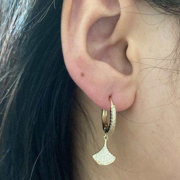 hoop & huggie beautiful leaf shape sleeper earring earrings for women pack of 1 pair, Golden;silver
hoop & huggie beautiful leaf shape sleeper earring earrings for women pack of 1 pair, Golden;silver