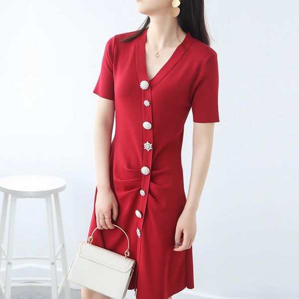 fashionable 2021 women new retro personality button v neck waist slim knit short sleeve chic dress female, Black;gray
fashionable 2021 women new retro personality button v neck waist slim knit short sleeve chic dress female, Black;gray